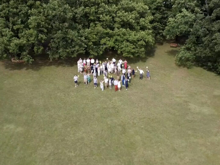 Un joli mariage en plein air filmé par la société Drone d'idées, spécialisée en prises de vues aériennes, thermographie... - Drone d'idées